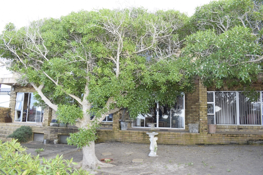 2 Bedroom Property for Sale in Struisbaai Western Cape